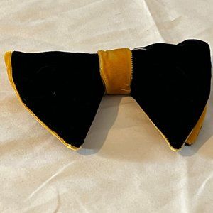 1970'S Vintage Colonel Ormond Velour Black & Gold Clip on BOW TIE